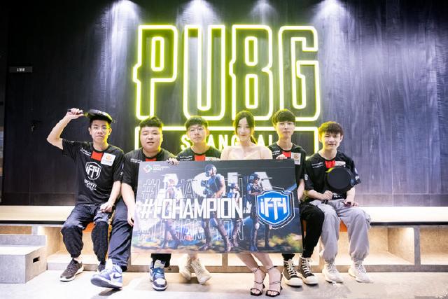 坚定围绕文 坚定围绕文